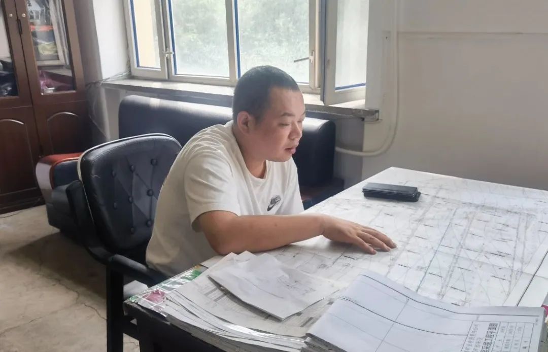 綦東 公司優(yōu)秀共產(chǎn)黨員標兵、東山礦綜掘區(qū)區(qū)長